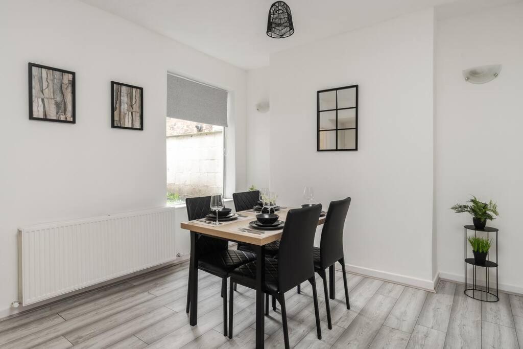 Liverpool 3 Bed House מראה חיצוני תמונה